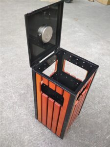Thùng rác gỗ hình vuông
