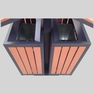 Thùng rác gỗ có mái chéo