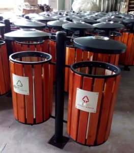 Thùng rác gỗ treo đôi