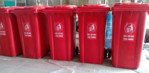 Thùng rác màu đỏ