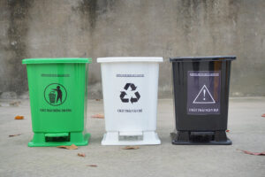 Thùng rác nhựa đạp chân 15 lít