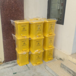 Thùng rác nhựa đạp chân 15 lít
