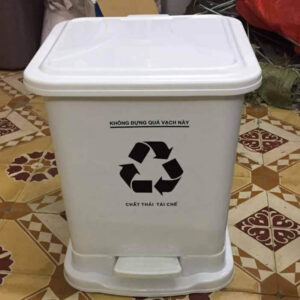Thùng rác nhựa đạp chân 15 lít