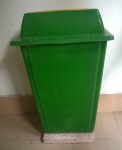 Thùng rác nhựa đế đá 60 lít