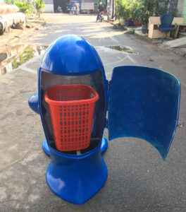 Thùng rác nhựa hình cá heo