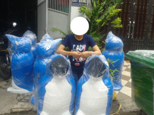 Thùng rác nhựa hình chim cánh cụt