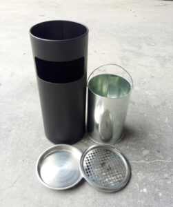 Thùng rác thép có gạt tàn hình tròn