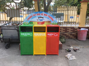 Thùng rác trường học