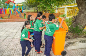 Thùng rác trường học