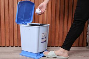 Tìm hiểu về ưu và nhược điểm của thùng rác có nắp đậy kín