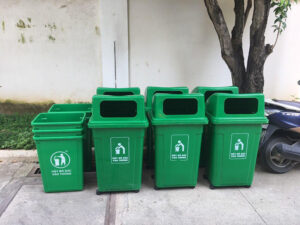 Tìm hiểu về ưu điểm của thùng rác nắp hở bằng nhựa